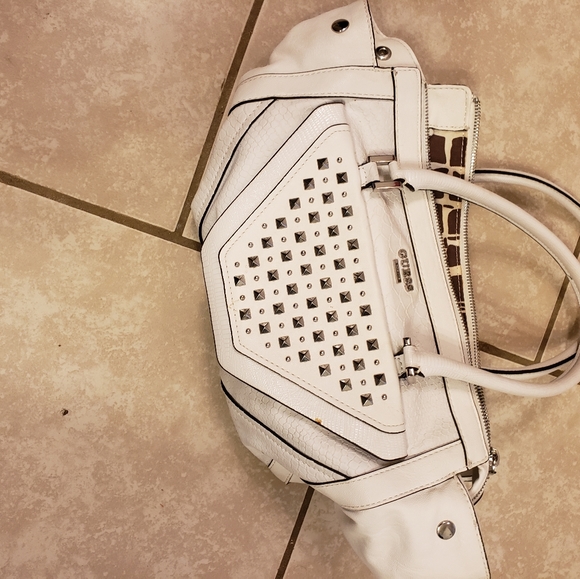 Guess purse - Picture 4 of 4